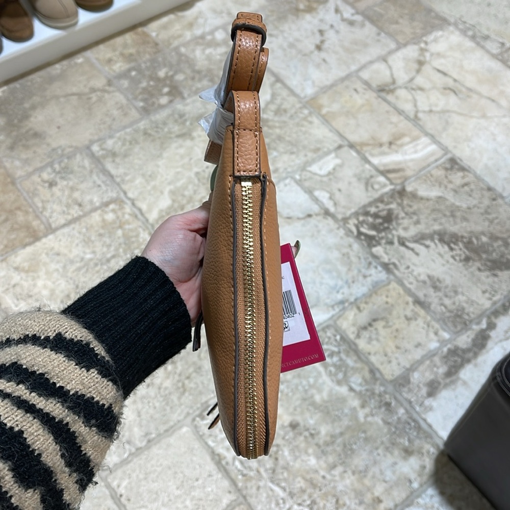 🛍️ Vince Camuto Kenzy Leather Phone Crossbody Bag - Picture 7 of 10